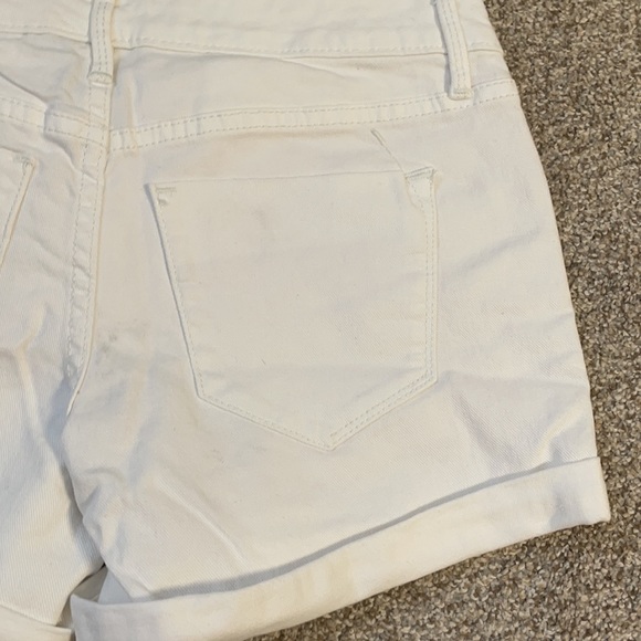 Mossimo Mid Rise White Cuffed Jean Shorts SZ 2 - Picture 5 of 9